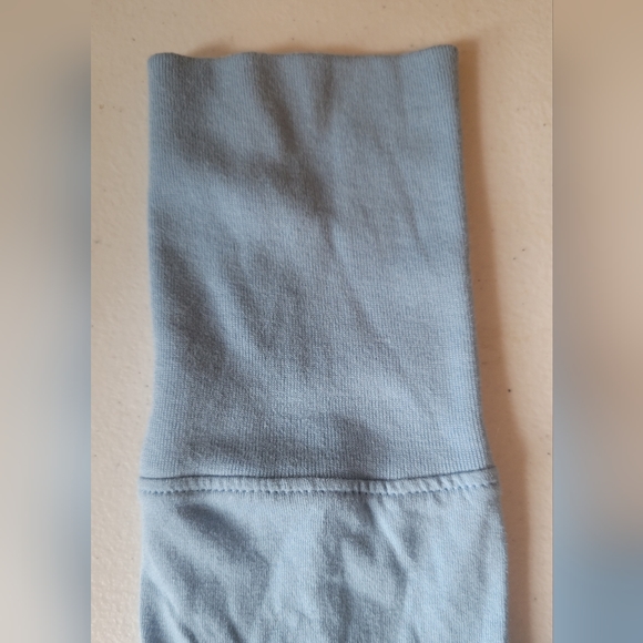 EUC Under Armour Hooded Long Sleeve Shirt - Picture 5 of 7